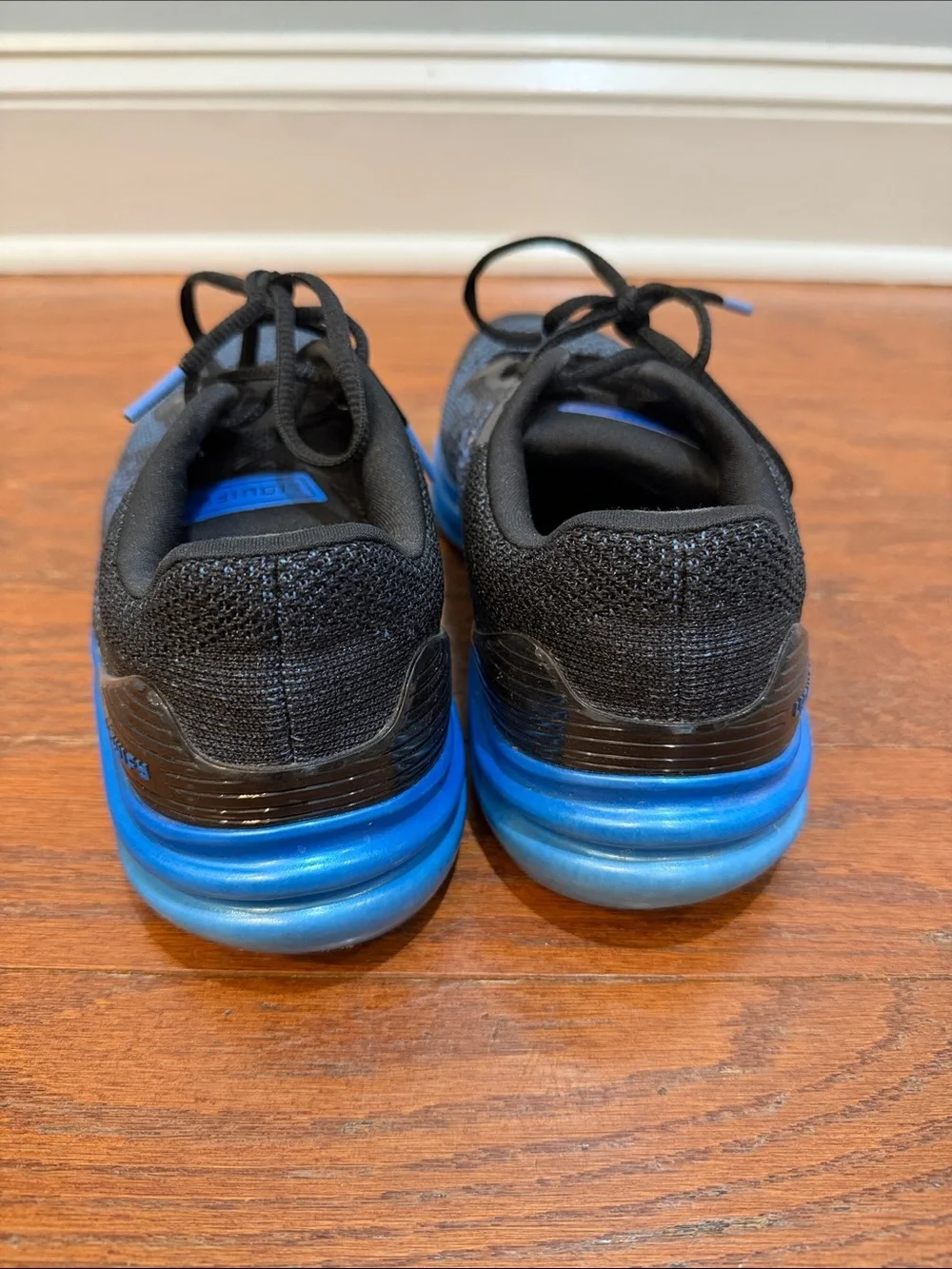 Under Armour Men’s liquify size 9
